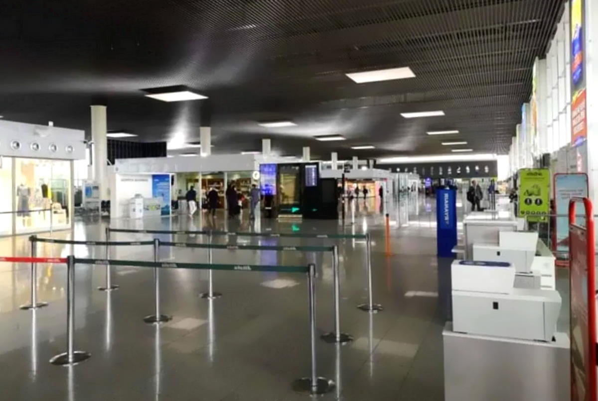 Crollo in italia del trasporto aereo e In Europa oltre 200 aeroporti a rischio fallimento, con turismo e operatori in ginocchio