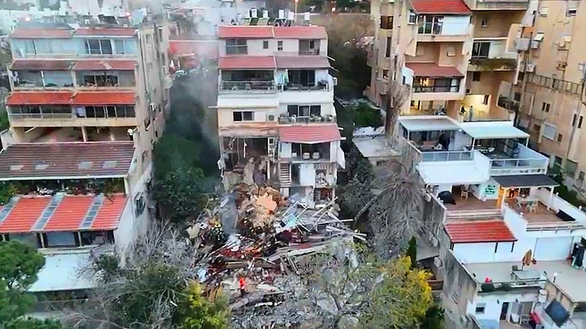 Guerra USA-Israele–Iran, escalation senza tregua: vittime civili a Teheran e ultimatum di Trump sullo Stretto di Hormuz