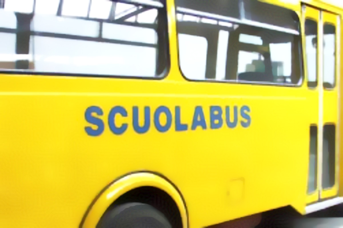 Bimba di tre anni dimenticata per quattro ore sullo scuolabus: choc a Pizzoli (AQ), indaga la Procura minorile