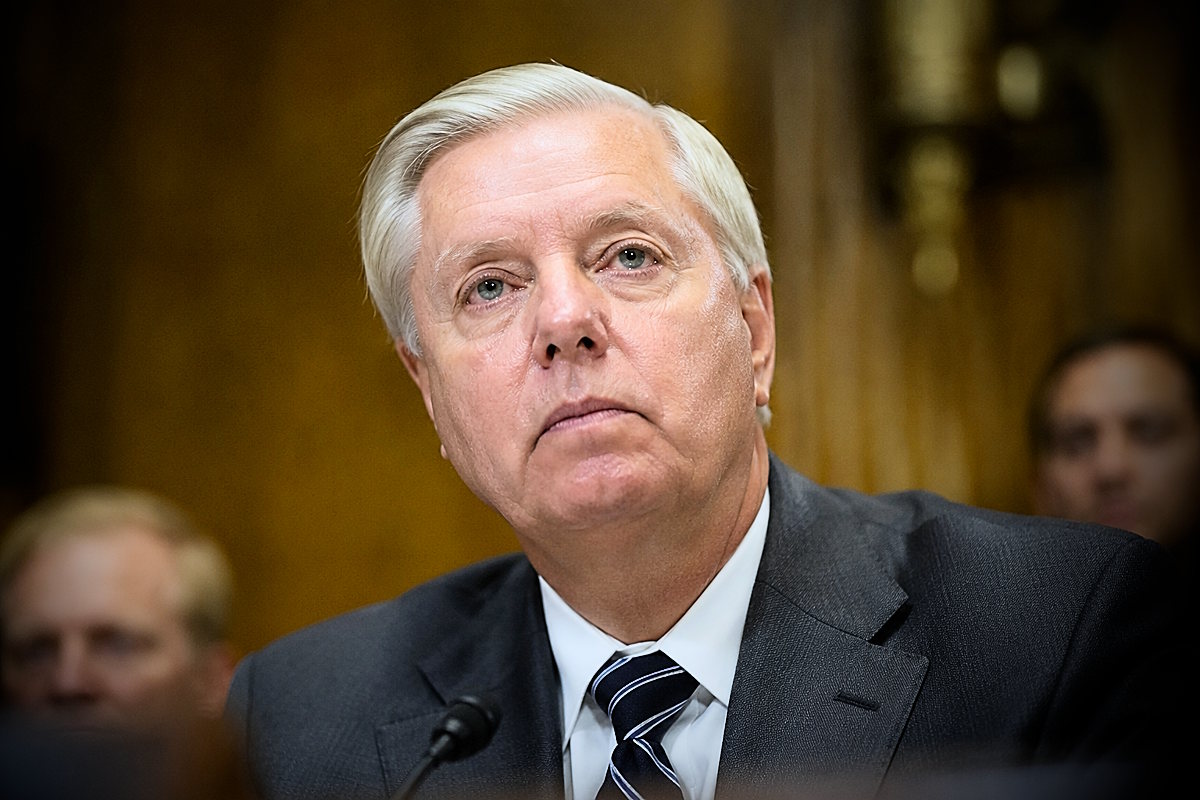 Muore a 71 anni Lindsey Graham: da severo critico di Trump a uno dei suoi alleati più influenti al Senato