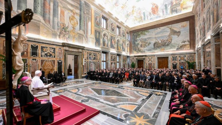 Diritto Canonico Vaticano, giustizia e verità: l'insegnamento di Papa Leone XIV e la via della riammissione per i preti sposati